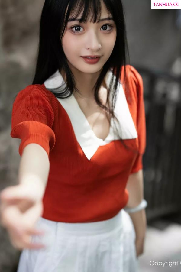   [XiuRen]高清写真图 2025.05.08 No.10247 茂木希子 橙色T恤第4张图片